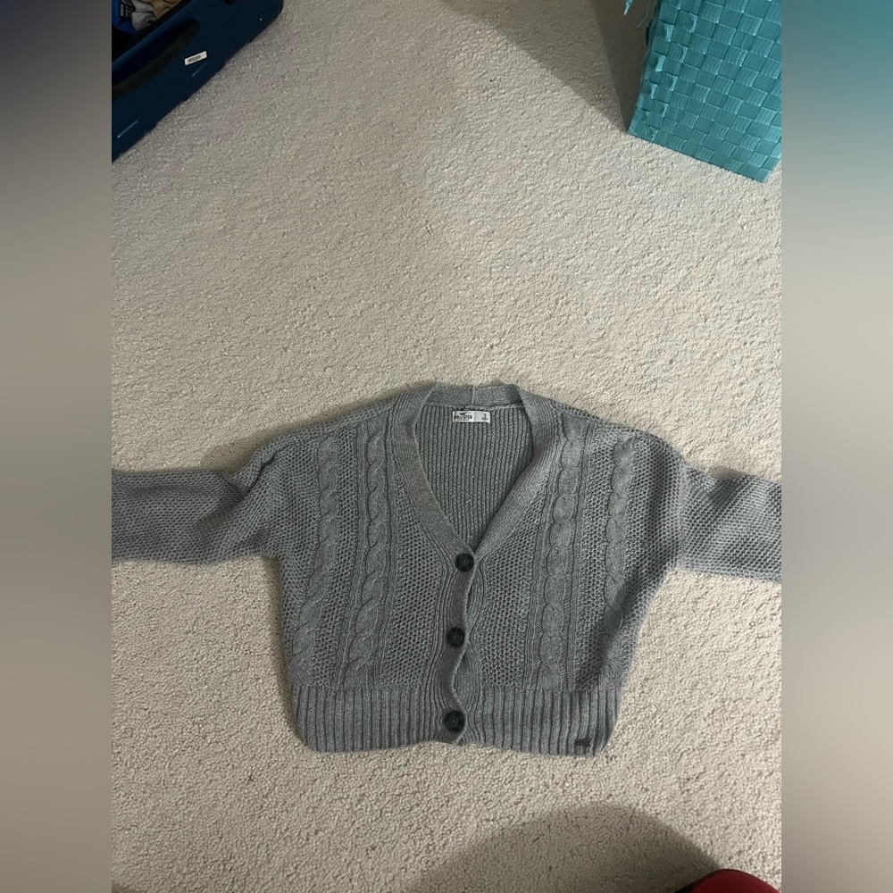 Grey cropped Hollister long sleeve sweater